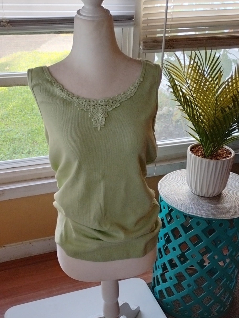 NWT WOMEN'S ST JOHN'S BAY TANK TOP